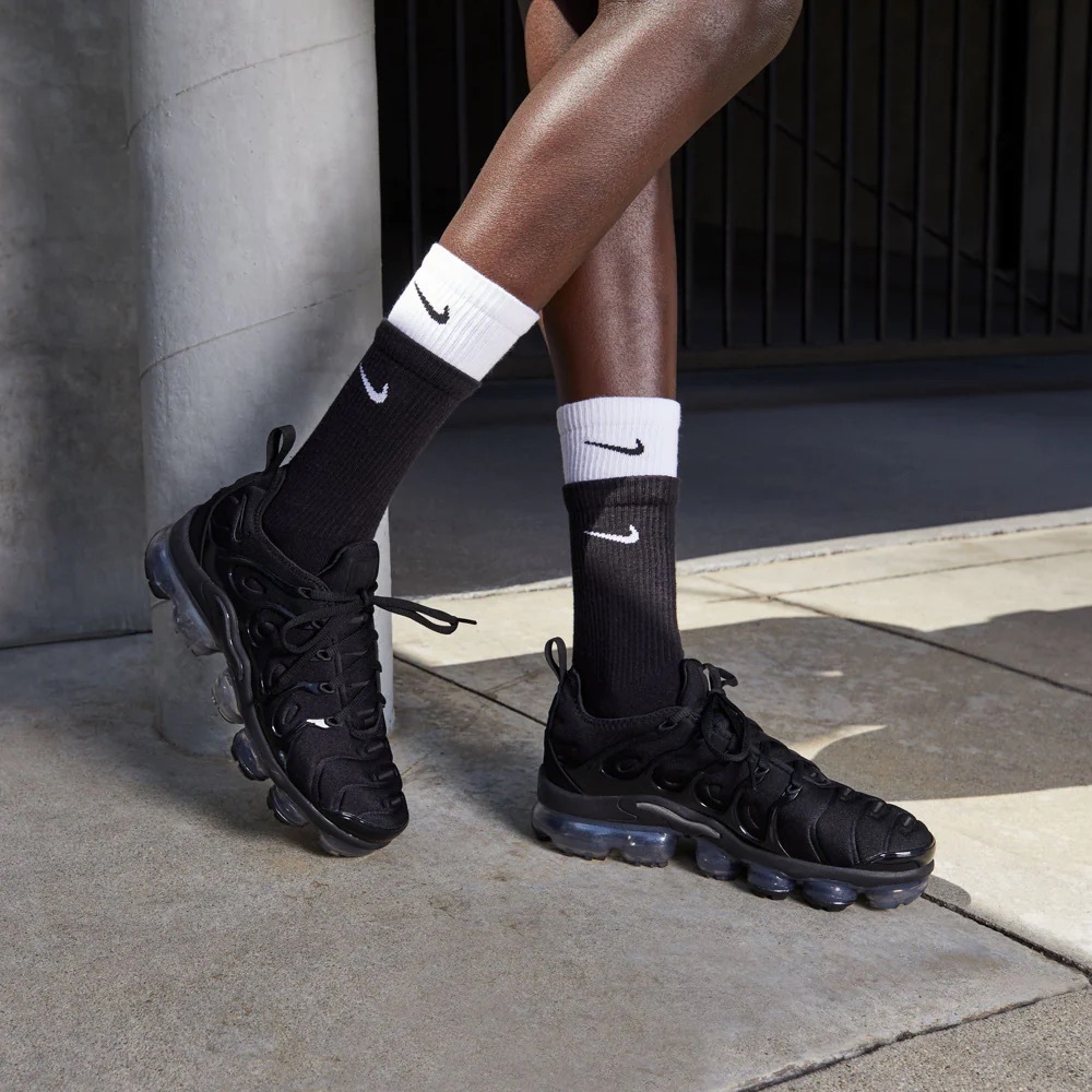 Nike Air Vapor Max Plus Black Sneakers Women’s 7 - Picture 10 of 12